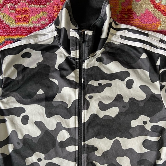 Adidas Essentials Camo Tricot Track
Jacket Medium - Picture 9 of 9